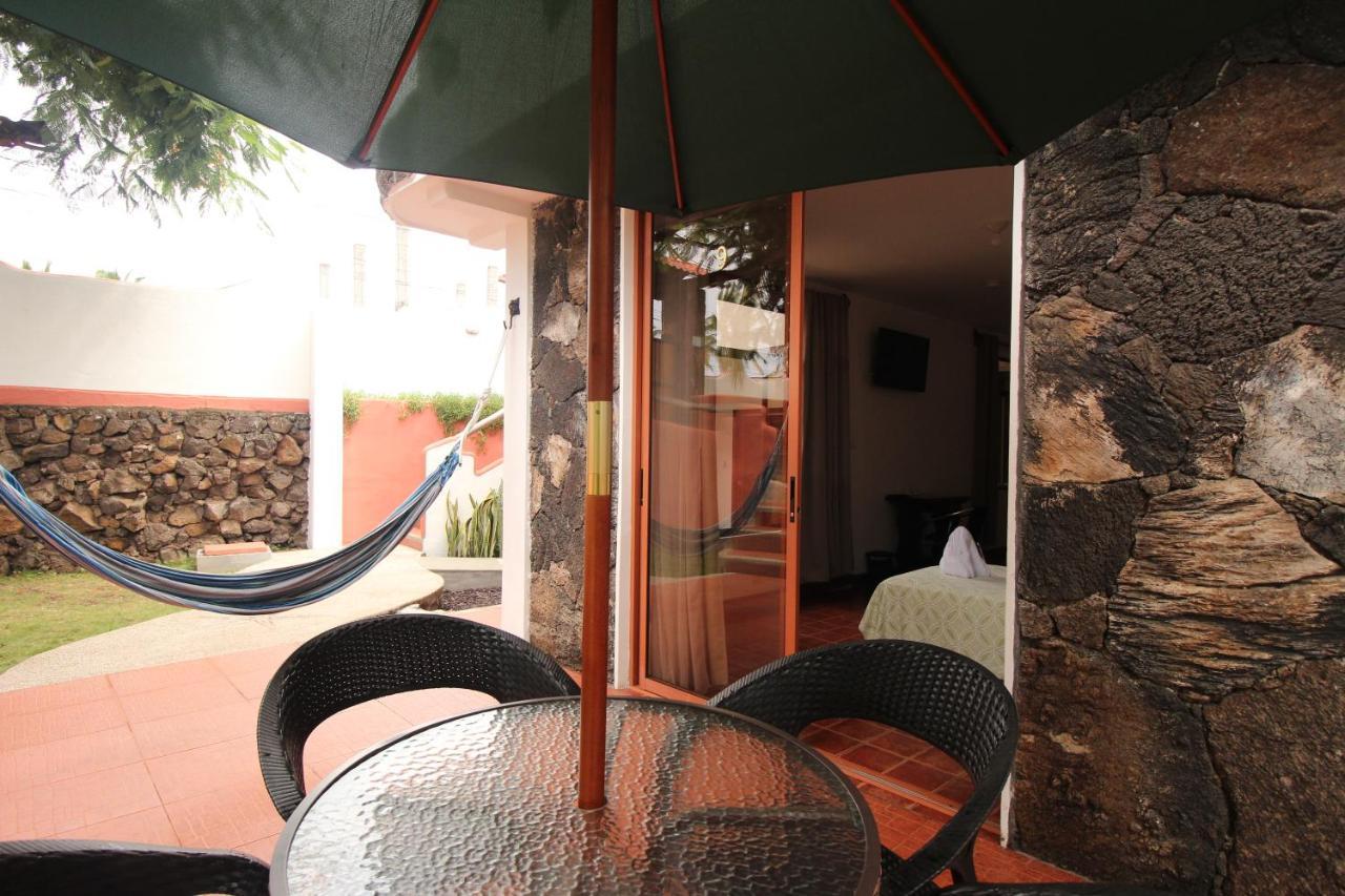 Lava House Hostal Puerto Ayora  Exterior foto