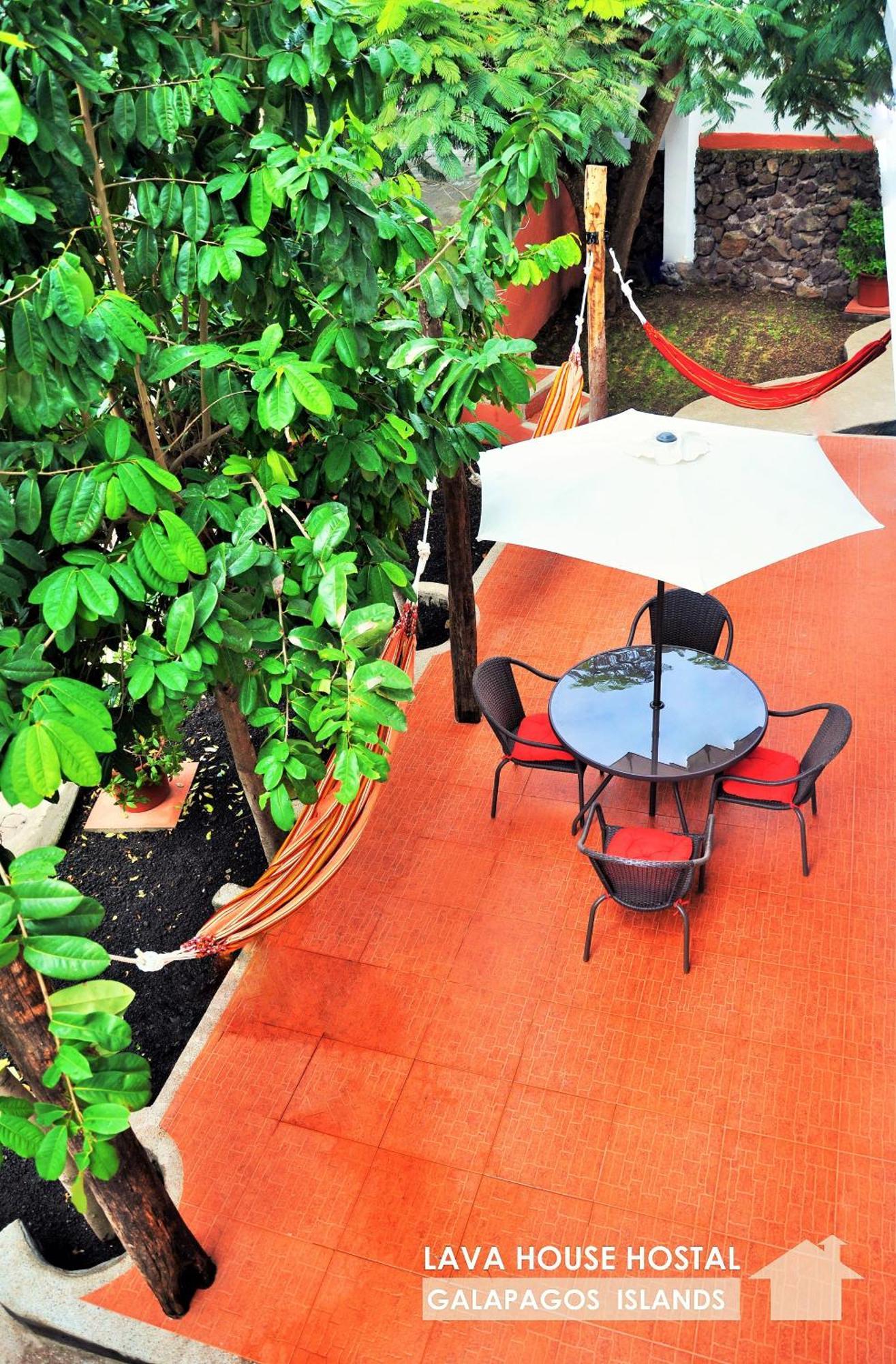 Lava House Hostal Puerto Ayora  Exterior foto