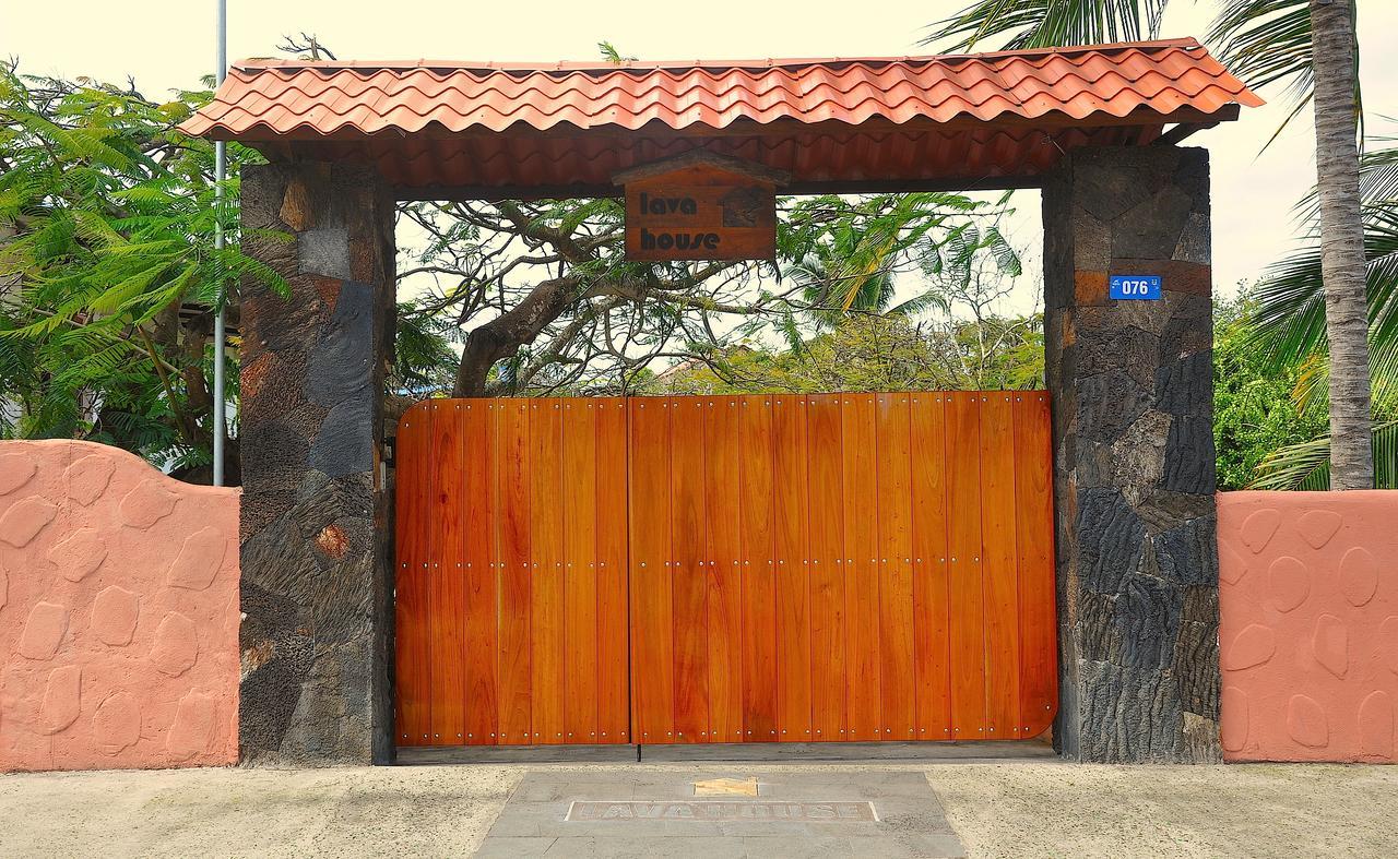 Lava House Hostal Puerto Ayora  Exterior foto